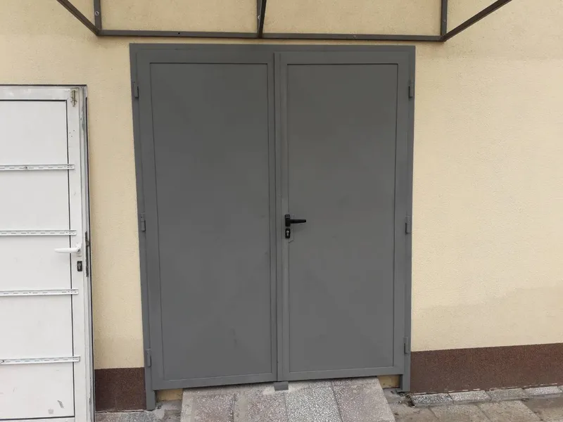 Метална врата за мазе или таван, изработена от The Iron Lady 007
